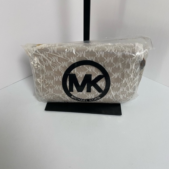 MICHAEL KORS CLUTCH - Picture 14 of 15